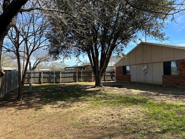 Building Photo - 6905 Blackberry Dr