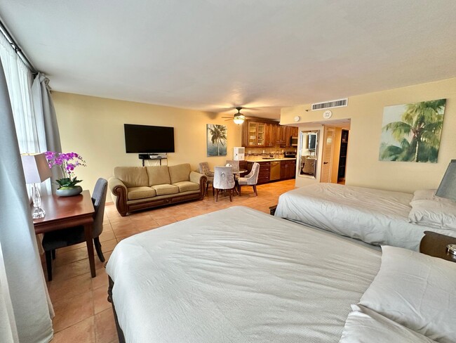 Building Photo - Furnished Studio for Rent in the iconic oc...