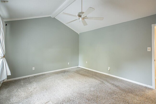Building Photo - 19 Lancelot Ln