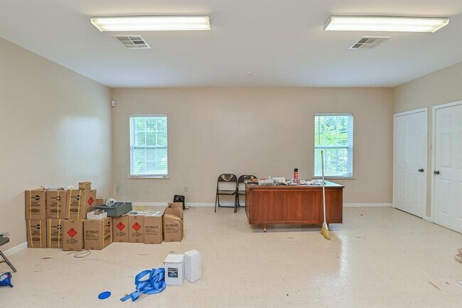 Suite C, 20x24ft, $800/month - 7931 Ethel St