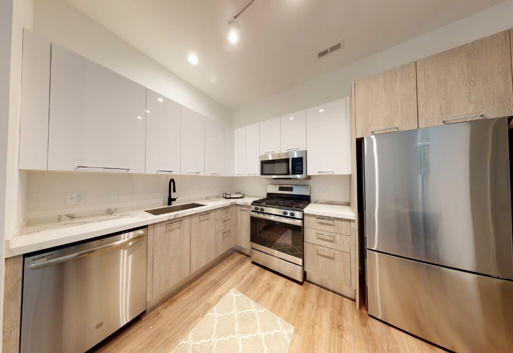 Building Photo - 2550 S Wabash Ave