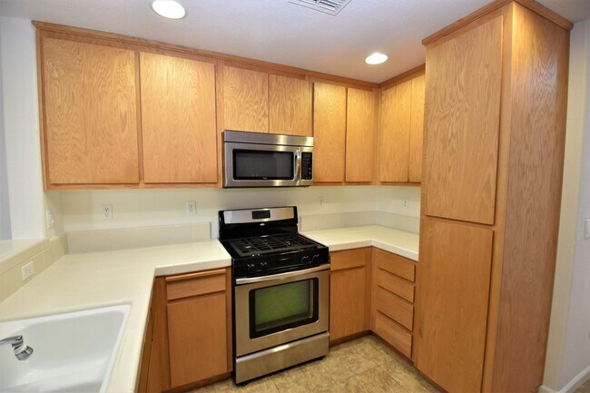 Building Photo - 3814 Black Butte Rd