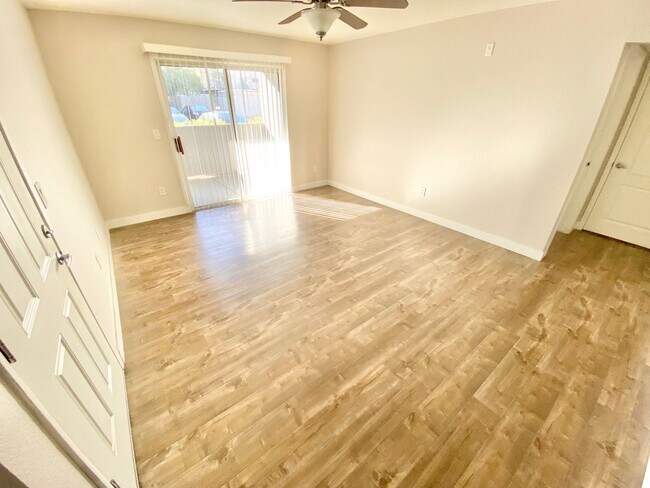 Building Photo - ADORABLE FIRST FLOOR CONDO UNIT 1 BEDROOM / BATH, LOCATED IN A GATED COMMUNITY!