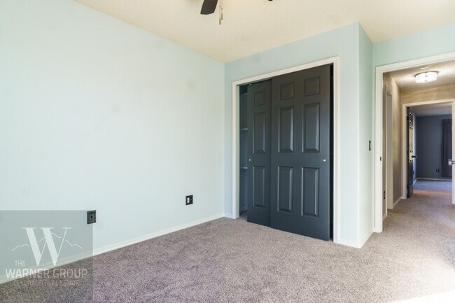 Building Photo - 3750 Oneida Ln