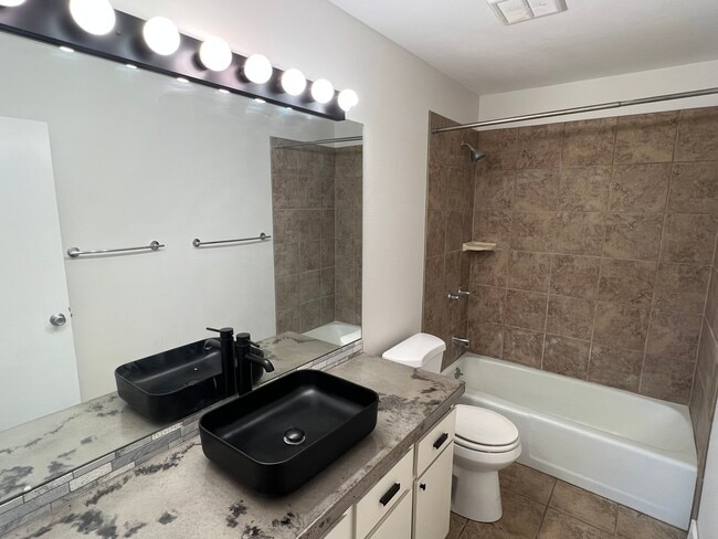 Building Photo - 1168 S Foothill Dr