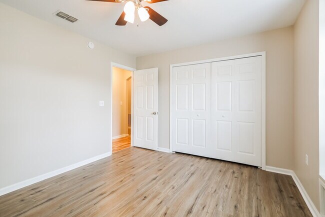 Building Photo - 652 Morning Mist Way