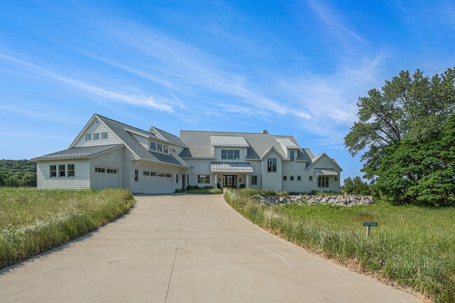 Building Photo - 6736 Saugatuck Bch Rd