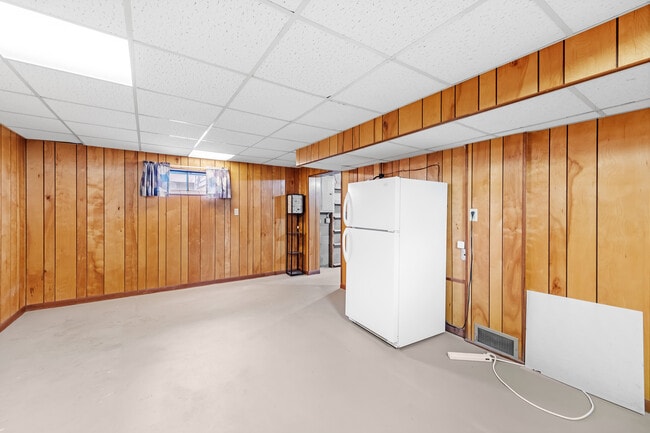 Building Photo - Ward Road SFH