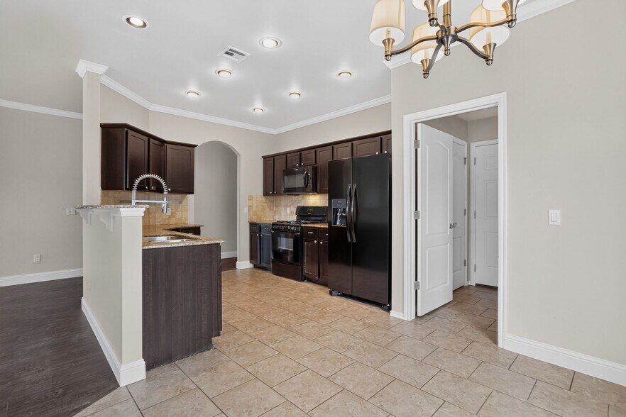 Building Photo - 13113 Camden Dr