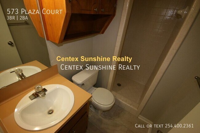 Building Photo - 573 Plaza Ct