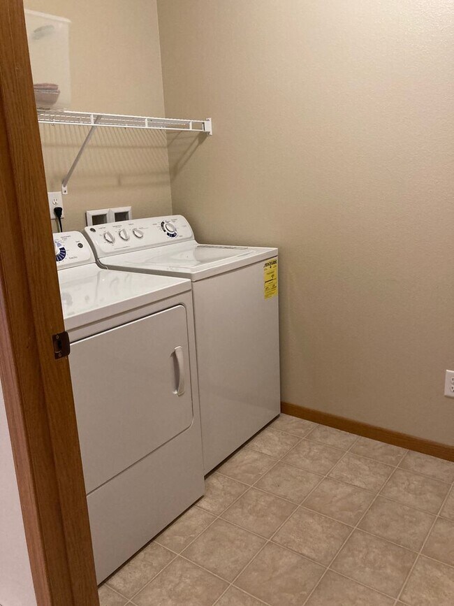 Building Photo - Beat the Spring Rush! Get Your 2 Bedrrom Apartment Secure for April!