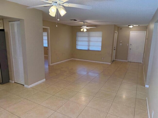 Building Photo - 9134 NW 32nd Manor