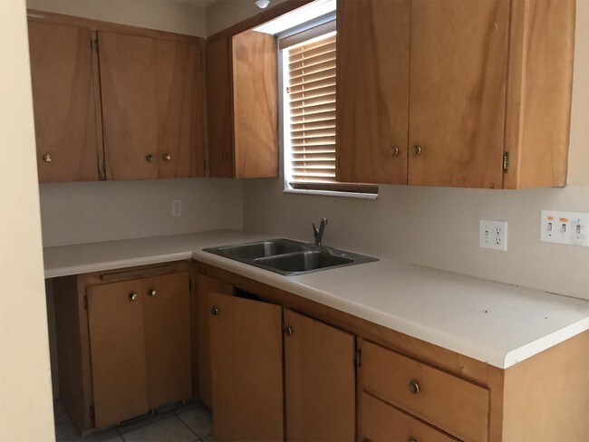 Building Photo - 1225 Zenith Ave