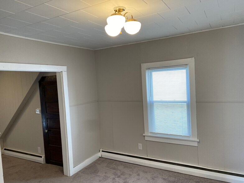 Building Photo - 123 Main St