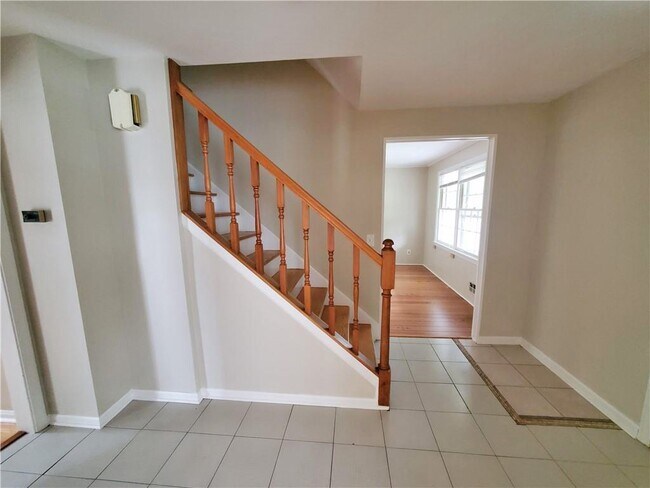 Building Photo - 44 Roby Dr