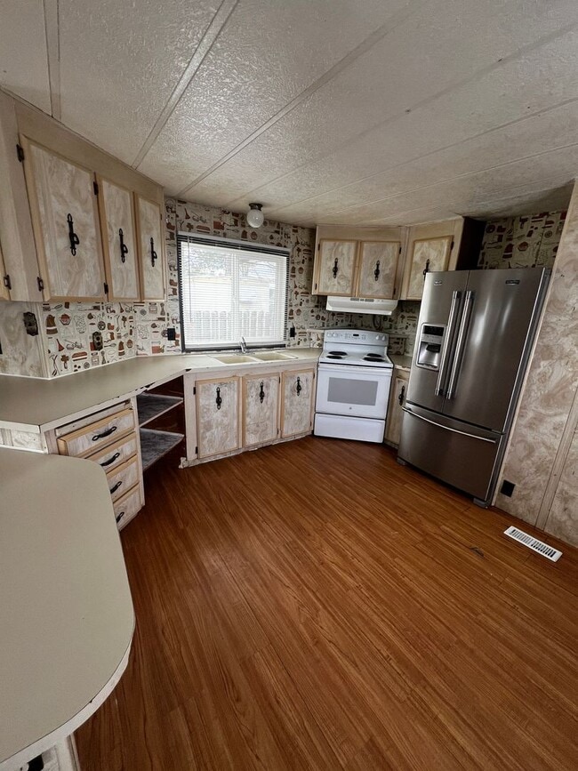 Building Photo - 3 Bedroom 2 Bathroom