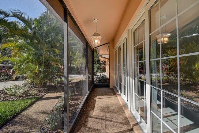 Building Photo - Luxurious 4 bedroom, 3 bath pool home.