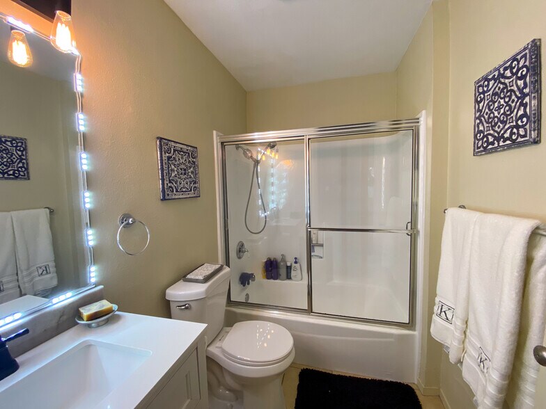 Building Photo - 2616 Alpine Blvd