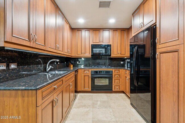 Building Photo - 7161 E Rancho Vista Dr