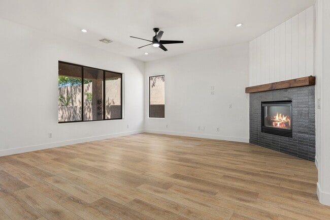 Building Photo - Amazing Home in Gold Canyon backing to Sta...