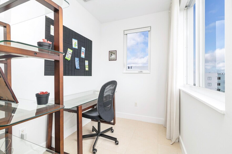 Building Photo - 111 SE 2nd St