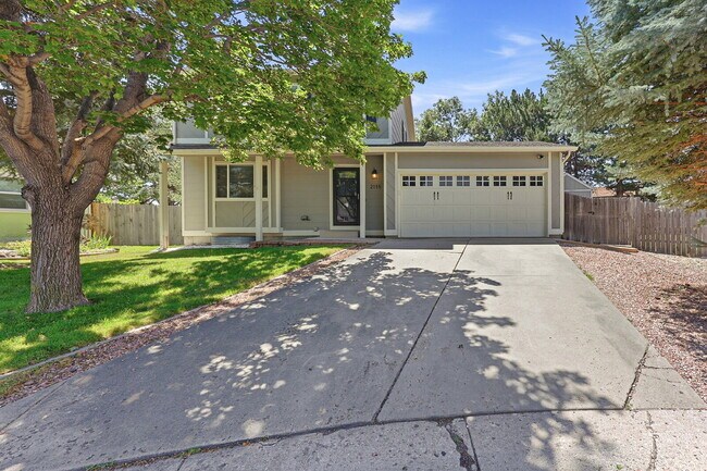 Building Photo - $2,595.95-4 Bed/ 3 Bath-Charming home in Colorado Springs with Central AC