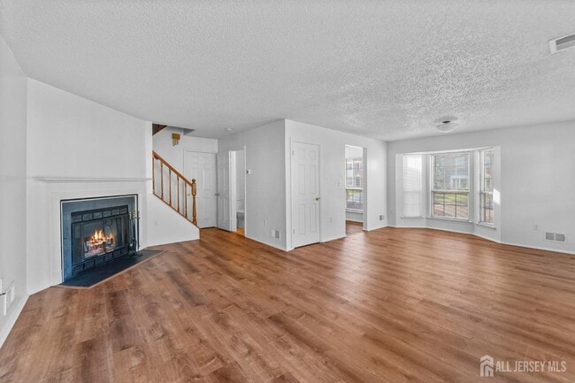 Building Photo - 194 Darwin Ln