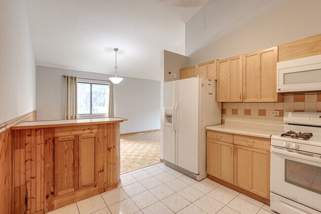 Building Photo - 567 Forum Dr