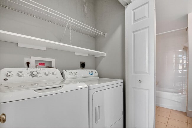 Building Photo - 780 S Sapodilla Ave