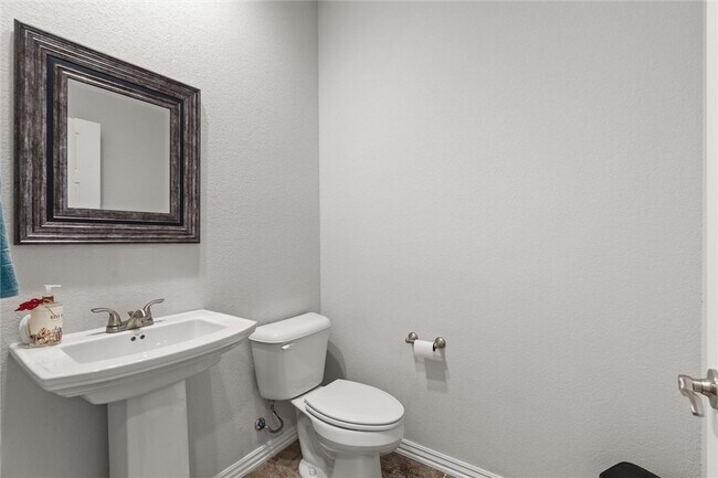 Building Photo - 5819 W Cane Hill Dr