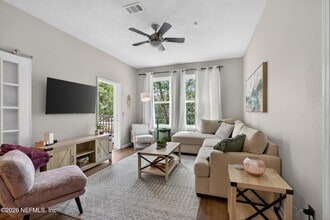 Building Photo - 7801 Point Meadows Dr