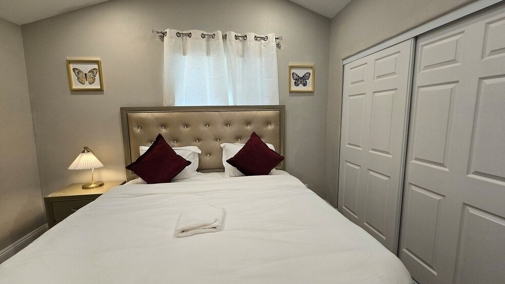 Building Photo - 1059 Gillespie Dr