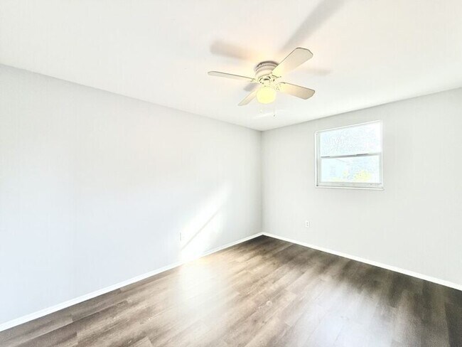 Building Photo - 2611 41st Ave N