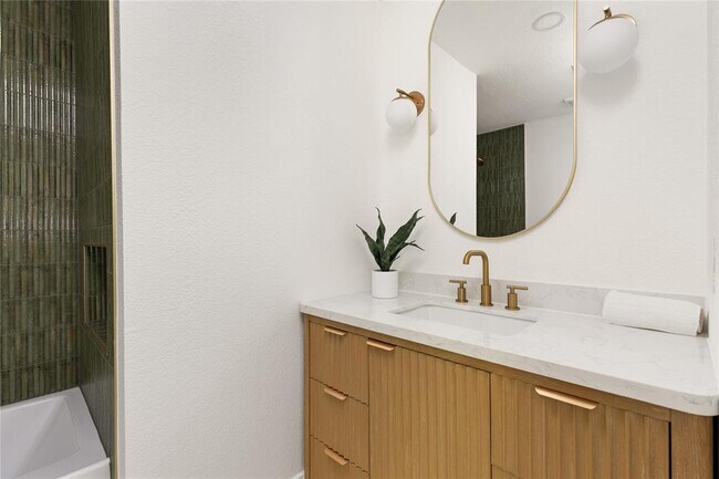 Building Photo - 8708 Cretys Cove
