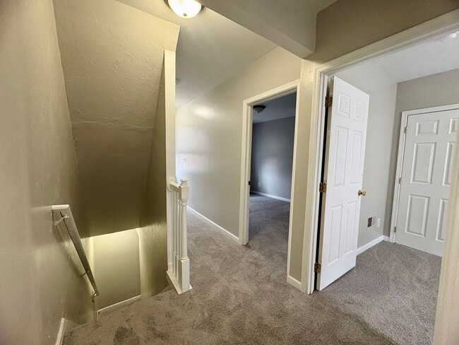 Building Photo - 3 Bedroom 2 Bathroom in York!