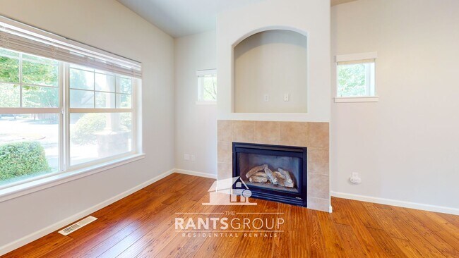 Building Photo - Beautiful 3 bed/2.5 bath Lacey Home with JBLM Access!
