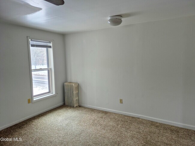 Building Photo - 524 Maple Ave