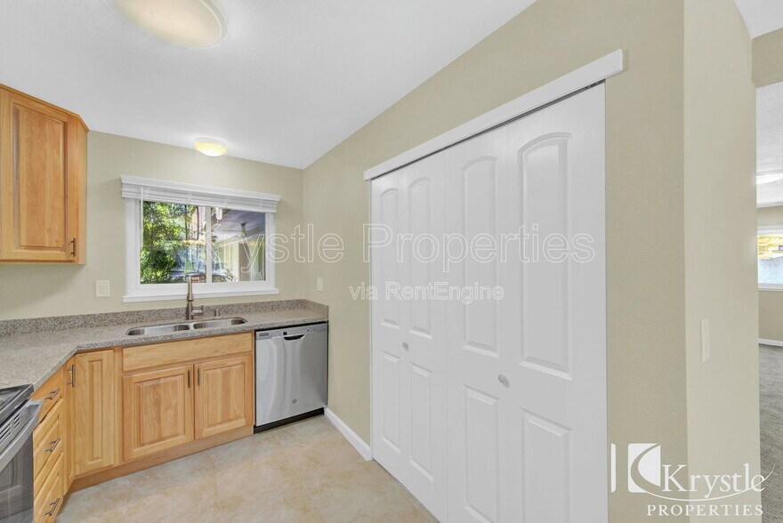 Building Photo - 201 Nautical Ct