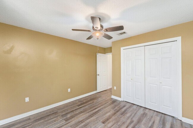 Building Photo - 2803 Wilson Ln