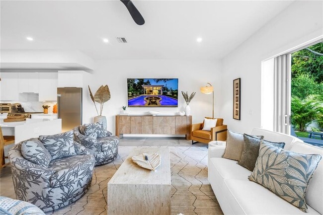 Building Photo - 2065 Goldenrod St