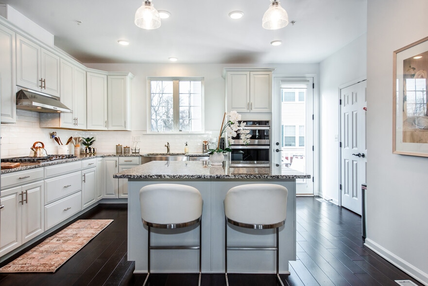 Kitchen - 33 Landmark Ln