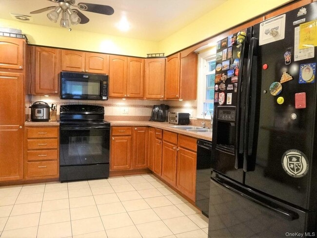 Building Photo - 23 Pasture Ln