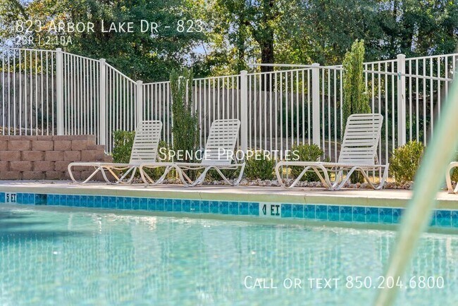 Building Photo - 823 Arbor Lake Dr