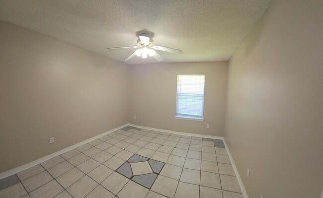 Building Photo - 418 Pristine Water Ln