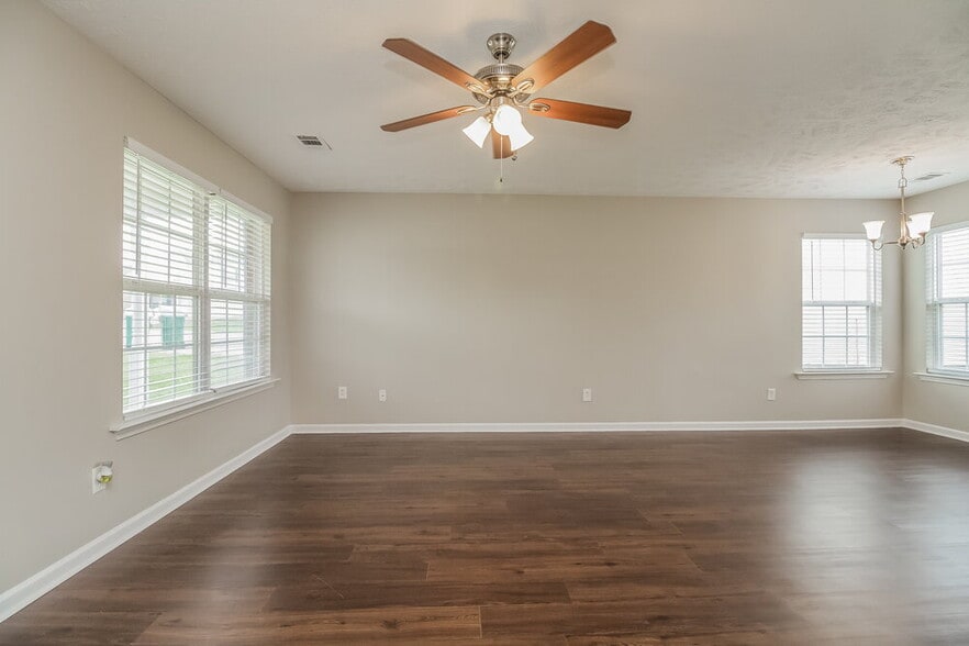 Building Photo - 1065 Tammy Sue Ln