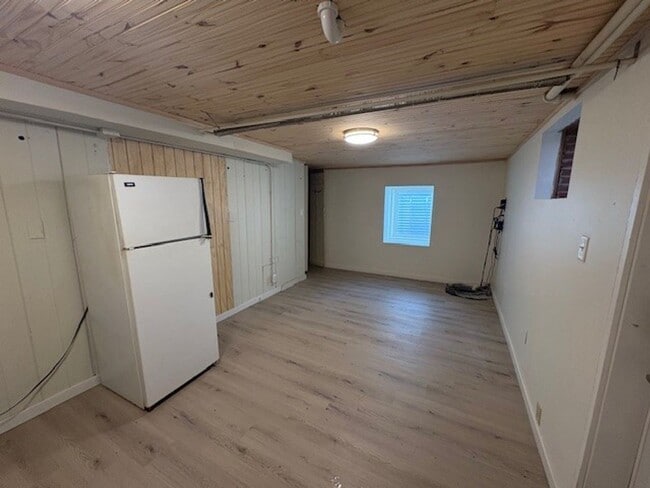Interior Photo - 3309 University Ave