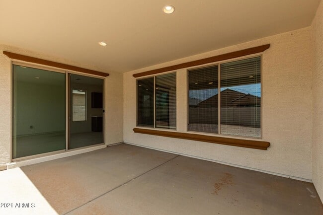 Building Photo - 8757 W Rancho Dr