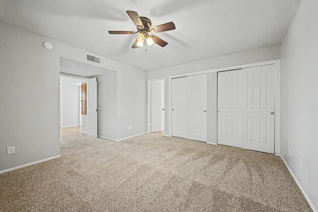 Building Photo - 3223 E Emerald Cir