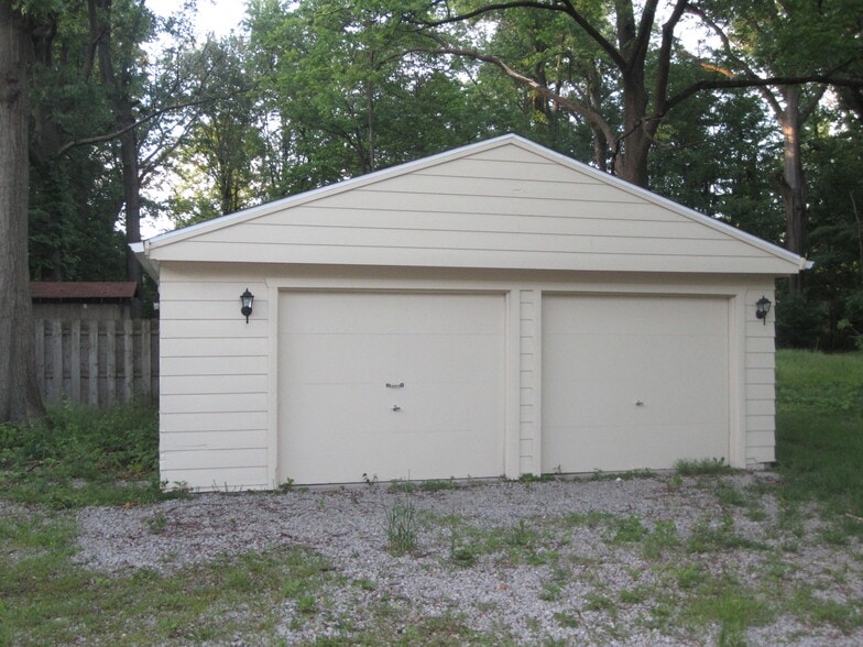 Building Photo - 23246 Alexander Rd