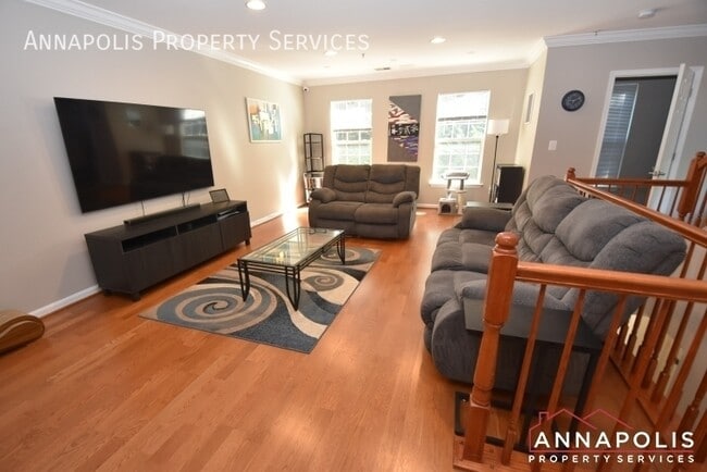 Building Photo - 2140 Hideaway Ct